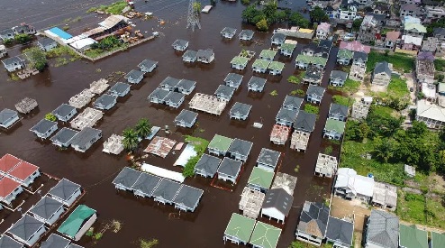 An aerial view of flooded houses after the Congo River's water level rises, in Kinshasa, Democratic Republic of Congo, January 15, 2024. RlEUTERS Thousands homeless after DR Congo's worst floods in sixty years