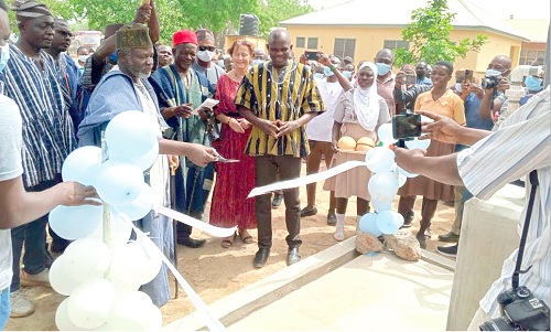 Kuoro Alhaji Abdulai Shakiru Tigwii (2nd from left), the Chief of Samoa, inaugurating the project Kuoro Alhaji Abdulai Shakiru Tigwii (2nd from left), the Chief of Samoa, inaugurating the project