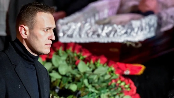 Alexei Navalny's team says Russian authorities are hiding his body Alexei Navalny's team says Russian authorities are hiding his body