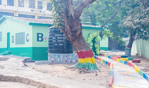 Some children and  staff of the school as well as the benefactors