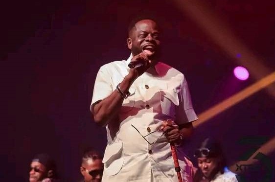 Ofori Amponsah performing