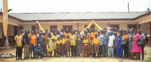 Some members of staff of Fidelity Bank staff, pupils, teachers and members of the community at the inauguration of the renovated school Some members of staff of Fidelity Bank staff, pupils, teachers and members of the community at the inauguration of the renovated school