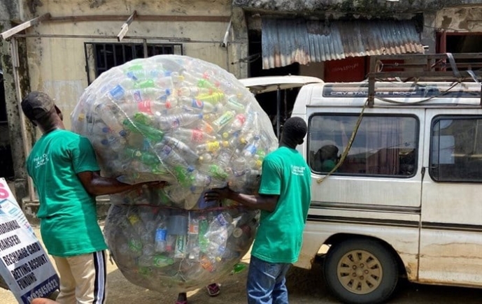 Employees load a sack of plastic bottles onto a bus after collection from a dump site in Port Harcourt, Nigeria, 31 October 2022. Reuters/Seun Sanni/File Photo Nigeria to ban single-use plastics in 2025