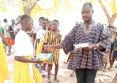 Musah Sibiri Hamidu, NDC Parliamentary aspirant for Yagaba-Kubori, distributing textbooks to pupils 