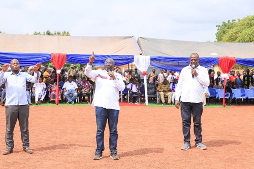 Dr Mahamudu Bawumia (middle), NPP flag bearer, addressing the Tatale/Sanguli community engagement Dr Mahamudu Bawumia (middle), NPP flag bearer, addressing the Tatale/Sanguli community engagement