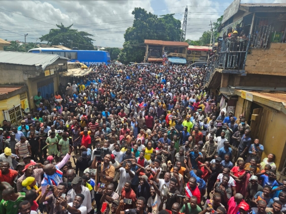 Artisans mob Bawumia at Kumasi Magazine