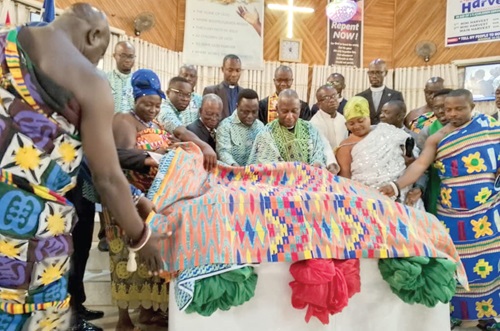 Very Rev. Professor John David Kwame Ekem (3rd from right), Translation Consultant, being supported by Very Rev. Dr John Kwesi Addo (4th from right), General Secretary of the Bible Society Ghana, and some chiefs to unveil the Bono-Twi dialect New Testament Bible Very Rev. Professor John David Kwame Ekem (3rd from right), Translation Consultant, being supported by Very Rev. Dr John Kwesi Addo (4th from right), General Secretary of the Bible Society Ghana, and some chiefs to unveil the Bono-Twi dialect New Testament Bible
