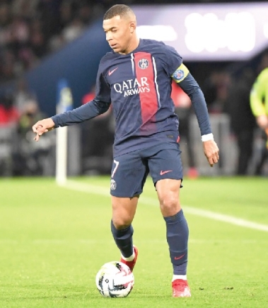 Kylian Mbappe signs a lucrative contract with Real Madrid Kylian Mbappe signs a lucrative contract with Real Madrid