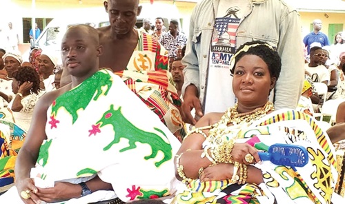 Barima Kumi Acheaw III (left), Abesimhene, and Nana Ama Konama Biyaa (right), Abesimhemaa, during the coronation ceremony Barima Kumi Acheaw III (left), Abesimhene, and Nana Ama Konama Biyaa (right), Abesimhemaa, during the coronation ceremony