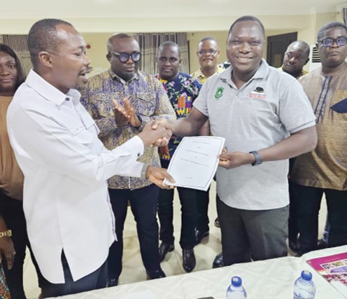 Benjamin Arthur (left), Chief Executive of FWSC, handing over the conditions of service to Prof. Mamudu Akudugu, UTAG National President Benjamin Arthur (left), Chief Executive of FWSC, handing over the conditions of service to Prof. Mamudu Akudugu, UTAG National President