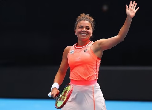 Jasmine Paolini stuns Elena Rybakina to reach semi-final Jasmine Paolini stuns Elena Rybakina to reach semi-final