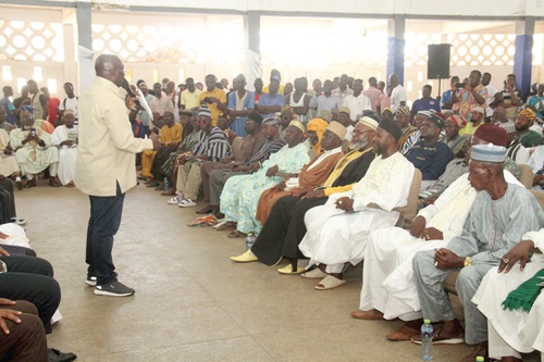  Dr Mahamudu Bawumia (left), flag bearer of NPP, addressing the Muslim clergy