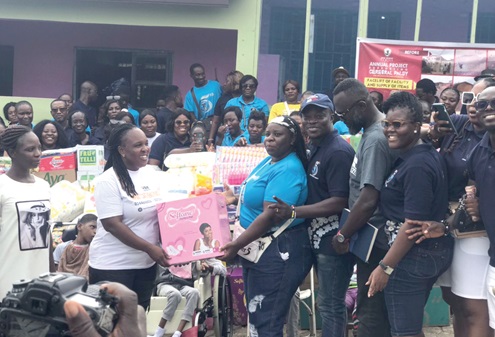 Mildred Assiamah (2nd from left) receiving an item from Naomi Ekua Gyamfuah (4th from right). With them are some members of the June Borns Family Mildred Assiamah (2nd from left) receiving an item from Naomi Ekua Gyamfuah (4th from right). With them are some members of the June Borns Family
