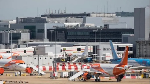 Disruption after plane got stuck on Gatwick runway as several flights wait to take off 