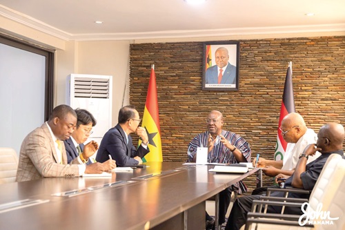 Former President John Dramani Mahama (3rd from right) making a statement at the meeting. With him are Park Kyongsig (3rd from left), South Korea’s Ambassador to Ghana, and other dignitaries Former President John Dramani Mahama (3rd from right) making a statement at the meeting. With him are Park Kyongsig (3rd from left), South Korea’s Ambassador to Ghana, and other dignitaries