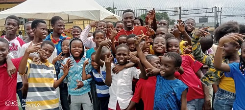 ChampionRolie Foundation clothes and fetes kids at Kotobabi ChampionRolie Foundation clothes and fetes kids at Kotobabi