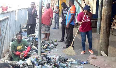 Some members of the Graphic and Zoomlion and some volunteers engaged in the clean-up exercise in the New Juaben Municipal Assembly. Picture: ESTHER ADJORKOR ADJEI Some members of the Graphic and Zoomlion and some volunteers engaged in the clean-up exercise in the New Juaben Municipal Assembly. Picture: ESTHER ADJORKOR ADJEI