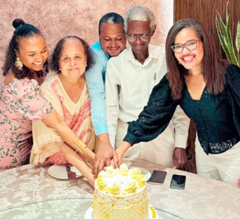 Miss Annan (right) and her family