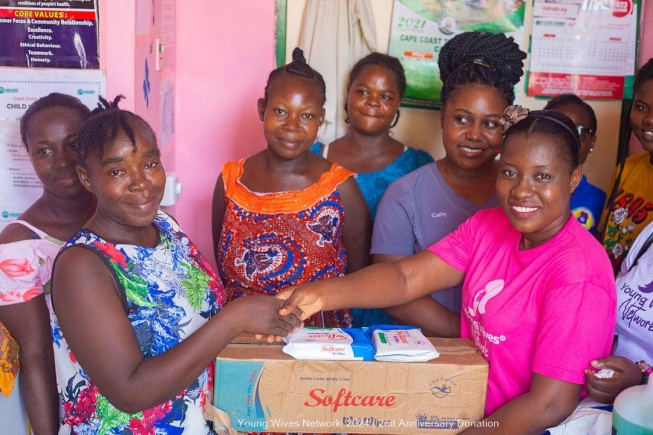 Young Wives Network donates to new mothers at CCTH