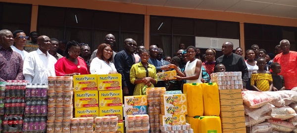 Dr Bawumia donates cash and food items to Echoing Hills Children’s Home Dr Bawumia donates cash and food items to Echoing Hills Children’s Home