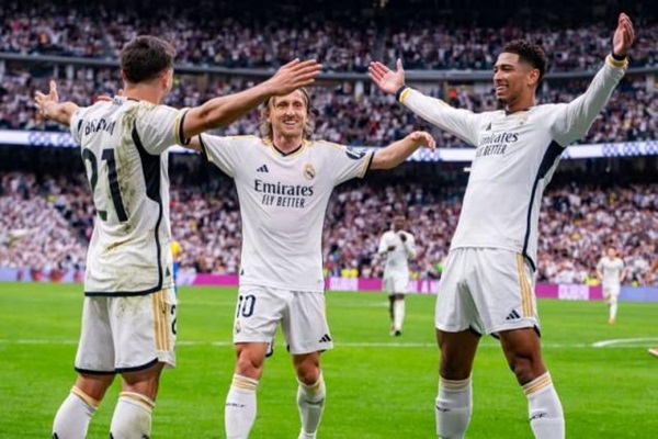 Players of Real Madrid celebrating their victory Players of Real Madrid celebrating their victory