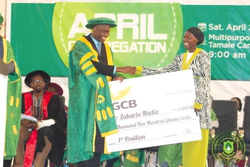 Prof.  Seidu Al-Hassan, VC of UDS, presenting a cash prize to Zakaria Nadia, the best student for Third Trimester Field Practical Programme