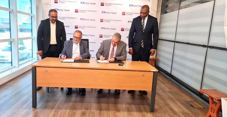 Ashok Mohinani (2nd from left), CEO of Polytank Ghana Limited, and Hakim Ouzzani (2nd from right), MD of SG Ghana, signing the agreement Ashok Mohinani (2nd from left), CEO of Polytank Ghana Limited, and Hakim Ouzzani (2nd from right), MD of SG Ghana, signing the agreement