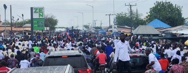 Walewale residents brave rains to welcome VP Bawumia Walewale residents brave rains to welcome VP Bawumia