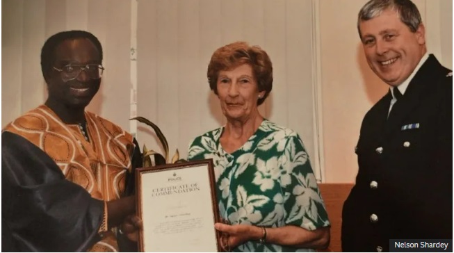 Nelson Shardey receiving his police bravery award in 2007 Nelson Shardey receiving his police bravery award in 2007