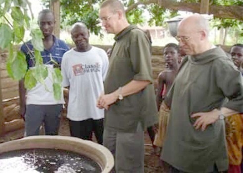 Some foreign tourists who visited the site to see the magic pan