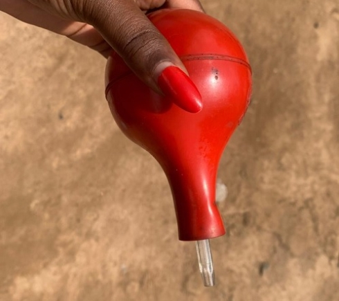 Some users replace the tube of syringes with a ball pen container