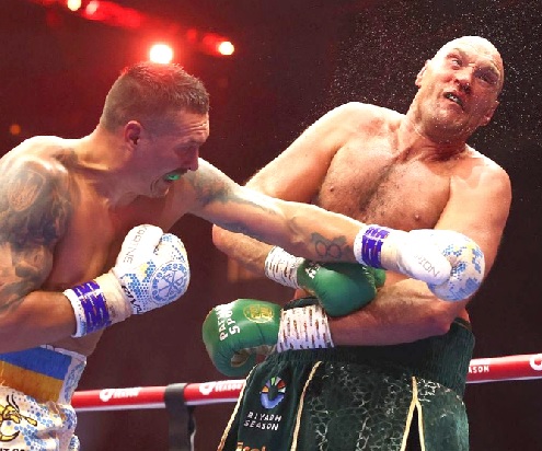 Oleksandr Usyk lands a blow to the chest of Tyson Fury during the fight Oleksandr Usyk lands a blow to the chest of Tyson Fury during the fight