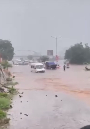 FLOOD ALERT VIDEO: Airport - Airport - Shangrilla - Shiashie road flooded after Wednesday's downpour