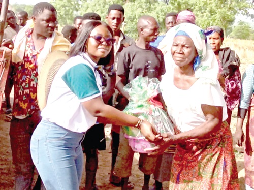 Barbara Anawonu Wricketts (left), Head of CSR at DBG, presenting food items to an inmate