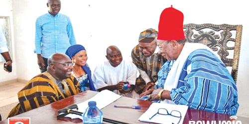 Naa Dikomwine Domalae (right), President of the Upper West Regional House of Chiefs and Dafiama Naa, welcoming Dr Bawumia (left) and his entourage to the House