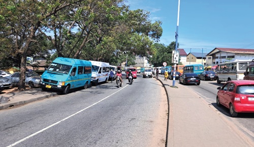 Pedestrian walkways from the Graphic Press House towards the COCOBOD area taken over by stationary vehicles.