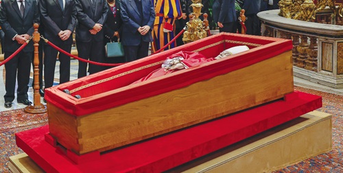 The late Pope Francis in his simple wooden casket The late Pope Francis in his simple wooden casket