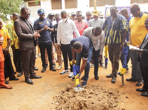 Kissi Agyebeng (with shovel in hand), Special Prosecutor, cutting the sod, as Ebo Sey (2nd from right), Headmaster of Accra Academy; Kofi Amoa-Awuah (right), President of the Accra Academy old boys association; Nathan Kwabena Anokye Adisi (2nd from left), CEO of EIB Network, and fellow old boys of Accra Academy look on. Picture: CALEB VANDERPUYE 