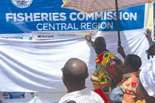 Osabarimba Kwesi Atta II, Oguaamanhen, unveiling a banner to open the Central Regional Fish Fair and to launch the fumigation exercise Osabarimba Kwesi Atta II, Oguaamanhen, unveiling a banner to open the Central Regional Fish Fair and to launch the fumigation exercise