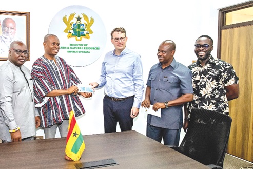 Dr Frank Huber (3rd from right) supported by Kwasi Kyere (2nd from right) and Frank Antwi Agyapong (right) to hand over the cheque to Yusif Sulemana. With them is Innocent Haligah (left), acting Chief Director, Ministry of Lands and Natural Resources Dr Frank Huber (3rd from right) supported by Kwasi Kyere (2nd from right) and Frank Antwi Agyapong (right) to hand over the cheque to Yusif Sulemana. With them is Innocent Haligah (left), acting Chief Director, Ministry of Lands and Natural Resources