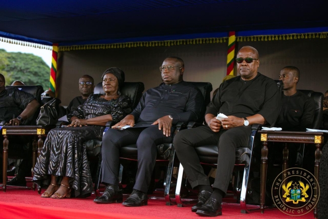 President John Mahama (right) and President Julius Maada Wonie Bio. With them include Prof. Naana Jane Opoku-Agyemang (3rd from right), the Vice-President, Julius Debrah (2nd from left), Chief of Staff, and Justice Baffoe-Bonnie, acting Chief Justice President John Mahama (right) in a tete-a-tete with President Julius Maada Wonie Bio. With them include Prof. Naana Jane Opoku-Agyemang (3rd from right), the Vice-President, Julius Debrah (2nd from left), Chief of Staff, and Justice Baffoe-Bonnie, acting Chief Justice