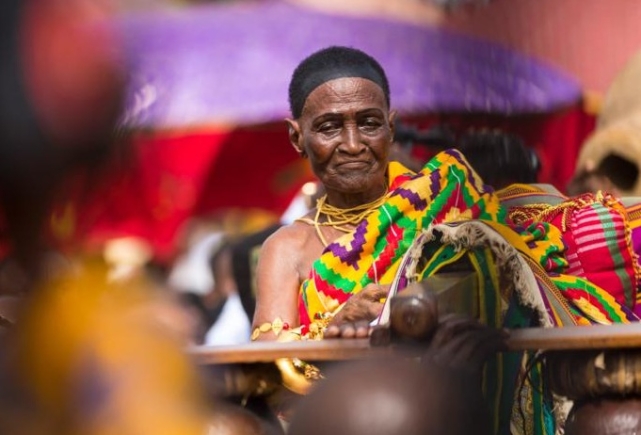 Nana Ama Konadu Yiadom III Otumfuo Osei Tutu II, Asantehene, at the late Asantehemaa's palace to fraternise with queenmothers
