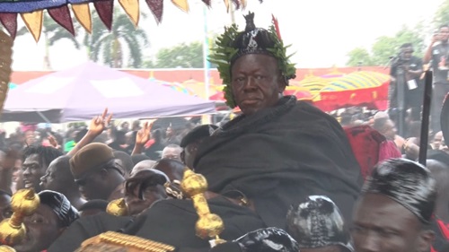 Asantehene, Otumfuo Osei Tutu II (in a palanquin) on his arrival at the funeral grounds at Manhyia Palace in Kumasi. Pictures: EMMANUEL BAAH