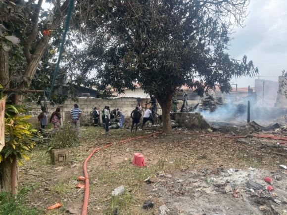 Fire razes makeshift warehouse at Laterbiokorshie Fire razes makeshift warehouse at Laterbiokorshie