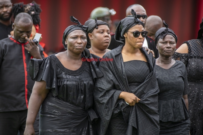 8 Wives, 8 voices - Love woven through