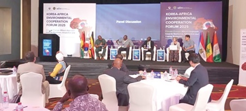 Mohammed Gyimah (2nd from left), Deputy Director in charge of Climate Change unit at MEST, making his submission during the panel discussion