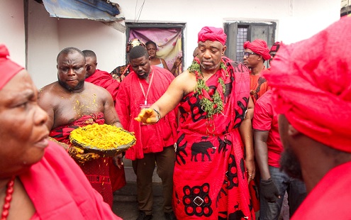 Nii Tackie Teiko Tsuru II (right), Ga Mantse, sprinkling kpokpoi in the various households Picture: CALEB VANDERPUYE Nii Tackie Teiko Tsuru II (right), Ga Mantse, sprinkling kpokpoi in the various households Picture: CALEB VANDERPUYE