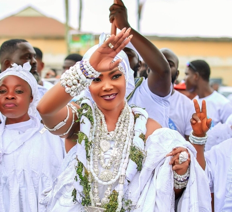 James Town Ngleshie Alata installs new queen mother Naa Affipong IV installed