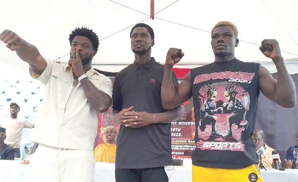 • Jacob Dickson (left) and Ernest Akushey come face to face at the official launch with SEM Promotions boss, Lord Edward Colema, in the middle