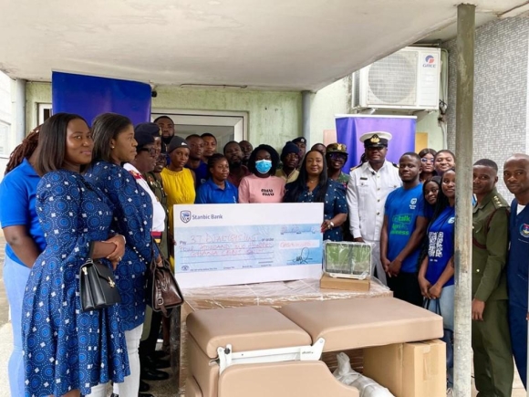 Stanbic Bank National Service Personnel 2024/2025 cohort presenting their donation to leadership of the Renal Unit, 37 Military Hospital.